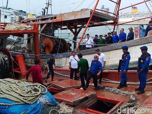 Baharkam Tangkap 2 Kapal Ikan Berbendera Vietnam di Perairan Natuna Utara