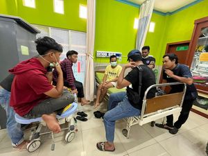 16 Warga Kalsel Dilarikan ke RS Usai Diduga Konsumsi Pil Zenith 16 Warga Kalsel Dilarikan ke RS Usai Diduga Konsumsi Pil Zenith