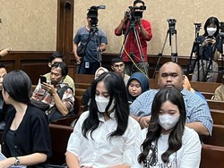 Istri Rafael Alun Bungkam soal Namanya Masuk Dakwaan Gratifikasi dan TPPU