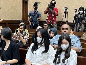 Istri Datang di Sidang Gratifikasi-TPPU Rafael Alun Trisambodo Istri Datang di Sidang Gratifikasi-TPPU Rafael Alun Trisambodo