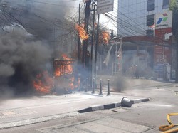 Lapak Tambal Ban di Samping SPBU Matraman Terbakar