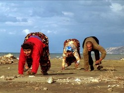 Keluarga Ulas di Turki Berjalan Merangkak, Tidak Seperti Manusia Modern