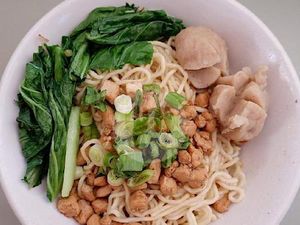 5 Kuliner Enak di Sekitar Stasiun Mangga Besar, Ada Bakmi hingga Sate Babi