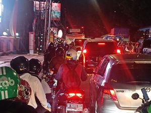 Jam Pulang Kerja, Lalin Sekitar Galian Pondok Pinang Jaksel Macet Parah
