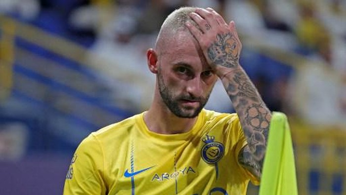 Nassr's Croatian midfielder #77 Marcelo Brozovic reacts at the end of the Saudi Pro League football match between Al-Nassr and Al-Taawoun at King Saud University Stadium in Riyadh on August 18, 2023. (Photo by Fayez Nureldine / AFP)