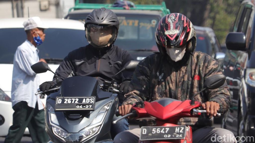 Cara Warga Bandung Jaga Kesehatan dari Polusi Udara Cara Warga Bandung Jaga Kesehatan dari Polusi Udara