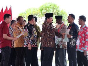 Menteri ATR Bagikan 10.668 Sertifikat Tanah ke Warga di Kepri