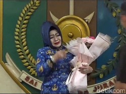 Tangis Kadinkes Lampung Reihana Pecah Saat Pamit Pensiun