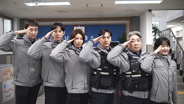 Park Sung Hoon berperan sebagai polisi di drama Not Others/Foto: Instagram/boxabum Park Sung Hoon berperan sebagai polisi di drama Not Others