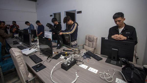 Tampang Puluhan WN China yang Dibekuk Terkait Love Scamming di Batam