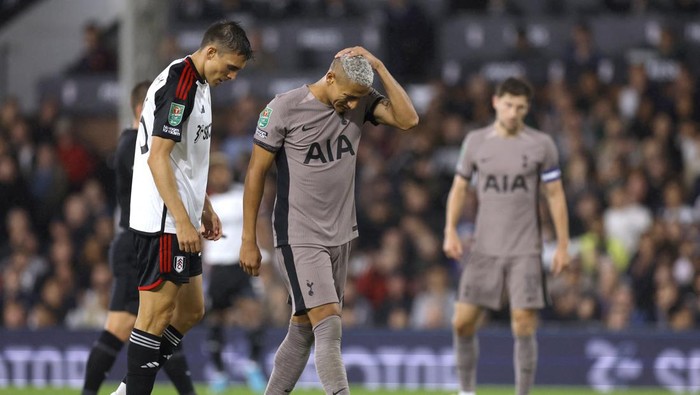 Soccer Football - Carabao Cup Second Round - Fulham v Tottenham Hotspur - Craven Cottage, London, Britain - August 29, 2023 Tottenham Hotspurs Richarlison reacts Action Images via Reuters/Andrew Couldridge EDITORIAL USE ONLY. No use with unauthorized audio, video, data, fixture lists, club/league logos or live services. Online in-match use limited to 75 images, no video emulation. No use in betting, games or single club /league/player publications.  Please contact your account representative for further details.