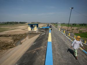 Potret Waduk Mengering di Sragen, Ribuan Hektare Sawah Terancam Potret Waduk Mengering di Sragen, Ribuan Hektare Sawah Terancam