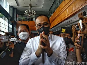 Rafael Alun Juga Didakwa Melakukan Pencucian Uang Senilai Rp 100 M Rafael Alun Juga Didakwa Melakukan Pencucian Uang Senilai Rp 100 M