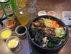 Restoran Ini Tawarkan Pelayan Restoran Gaji Rp 37 Juta Sebulan