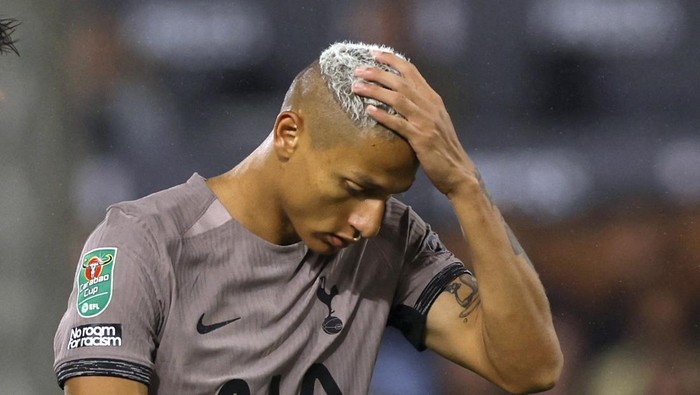 Soccer Football - Carabao Cup Second Round - Fulham v Tottenham Hotspur - Craven Cottage, London, Britain - August 29, 2023 Tottenham Hotspurs Richarlison reacts Action Images via Reuters/Andrew Couldridge EDITORIAL USE ONLY. No use with unauthorized audio, video, data, fixture lists, club/league logos or live services. Online in-match use limited to 75 images, no video emulation. No use in betting, games or single club /league/player publications.  Please contact your account representative for further details.