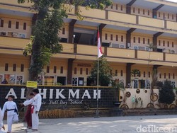 Guru Perekam Video Viral Ungkap Alasan Siswa SD Blitar Salat Jemaah di KA