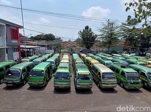 Puluhan Angkudes Wisata Baturraden Kepung Kantor Dishub Banyumas