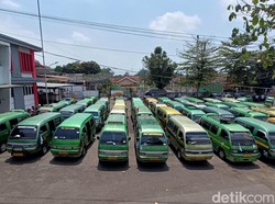 Puluhan Angkudes Wisata Baturraden Kepung Kantor Dishub Banyumas