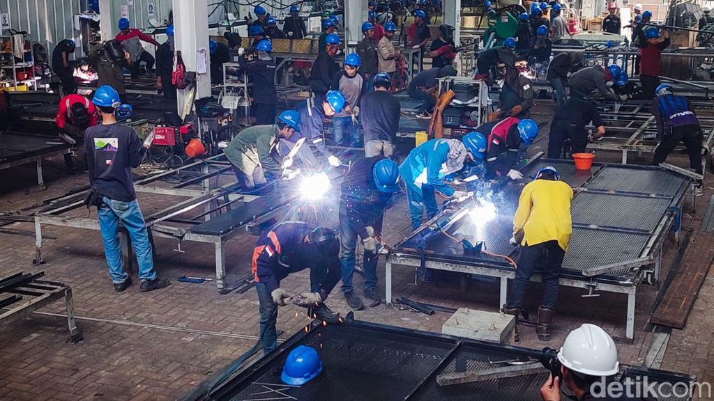 Mengintip Pembuatan Bilah Selubung Garuda IKN Nusantara di Bandung Mengintip Pembuatan Bilah Selubung Garuda IKN Nusantara di Bandung