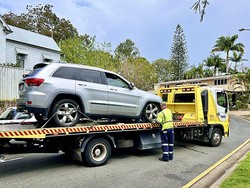 Apa Itu Towing Mobil? Ini Perbedaannya dengan Derek Mobil