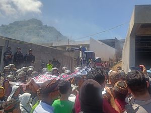 13 Warga Jadi Tersangka, Polda Bali Terus Usut Pembakaran Resor di Karangasem 13 Warga Jadi Tersangka, Polda Bali Terus Usut Pembakaran Resor di Karangasem