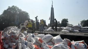 Waduh, Beras Bulog Tumpah di Jalan Kota Bogor