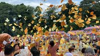 Antusiasme Warga Tionghoa Meriahkan Festival Hantu Lapar
