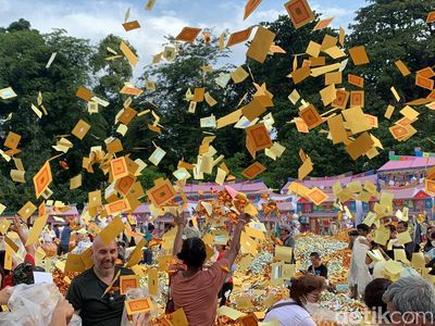 Antusiasme Warga Tionghoa Meriahkan Festival Hantu Lapar