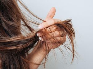 5 Bahan Alami Terbaik untuk Mengatasi Rambut Rusak 5 Bahan Alami Terbaik untuk Mengatasi Rambut Rusak