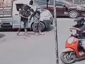 Komplotan Pencuri di Baubau Terekam CCTV Gasak Rp 10 Juta di Mobil Pikap