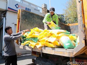 Pemkot Surabaya Salurkan 14 Ton Beras ke Pasar saat Harga Beras Naik