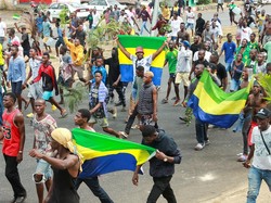 Penampakan Warga Gabon Berpesta Setelah Presiden Mereka Digulingkan