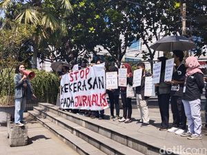 Jurnalis Bandung Kecam Kekerasan Polisi di Kericuhan Dago Elos Jurnalis Bandung Kecam Kekerasan Polisi di Kericuhan Dago Elos