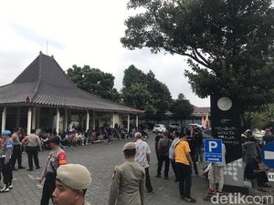 Mediasi Bareng Pengemudi Taksi Online Rampung, Pemda DIY Sepakati 2 Hal Ini Mediasi Bareng Pengemudi Taksi Online Rampung, Pemda DIY Sepakati 2 Hal Ini