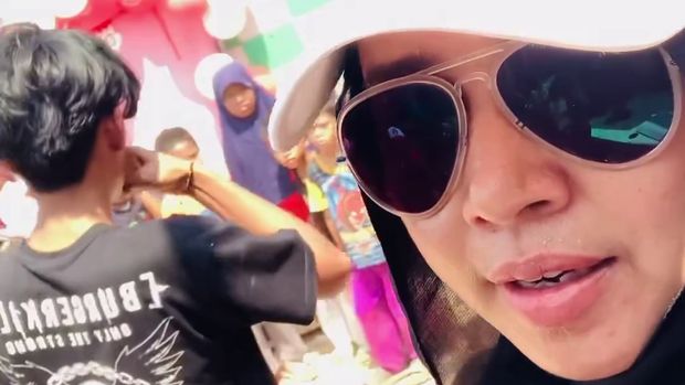 Dian Rositaningrum buka cadar