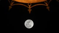 Penampakan Super Blue Moon di Langit Lombok
