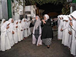 Sambangi 2 Pesantren di Jombang, Istri Anies Baswedan Didoakan Kiai