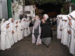 Sambangi 2 Pesantren di Jombang, Istri Anies Baswedan Didoakan Kiai