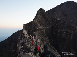 Gunung Raung dengan Jalur Terekstrem dan Puncak yang Megah Gunung Raung dengan Jalur Terekstrem dan Puncak yang Megah