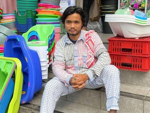 Viral Pria Magelang Bikin Outfit Serbet, Netizen: Desainer Dunia Ketar-ketir