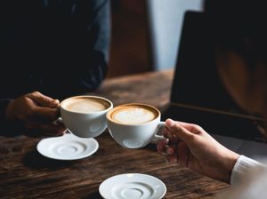 Kencan Romantis Mendayung Kano di Kafe Danau Berisik Trawas Kencan Romantis Mendayung Kano di Kafe Danau Berisik Trawas