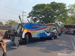 Tragedi Adu Banteng Bus Sugeng Rahayu vs Eka di Ngawi Tewaskan 4 Orang