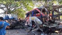 Penampakan Bus Sugeng Rahayu dan Eka Usai Laka Renggut 3 Nyawa