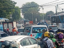 Ojol-Sopir Angkot Ngeluh Pendapatan Turun Buntut Macet Galian Pondok Pinang