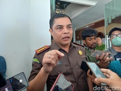 Rektor UNS Jamal Wiwoho Diperiksa Kejati di Solo