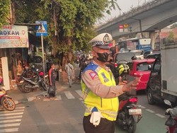 Lalin di Jl Letjen Suprapto arah Senen Jakpus Padat Pagi Ini