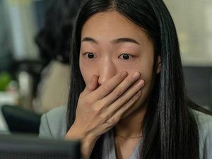 Sutradara Pilih Lee Han Byeol untuk Mask Girl: Dia Bisa seperti Sandra Oh Sutradara Pilih Lee Han Byeol untuk Mask Girl: Dia Bisa seperti Sandra Oh