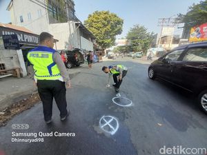 Kaki Desi Remuk Dipicu Pintu Mobil yang Dibuka Sembarangan Kaki Desi Remuk Dipicu Pintu Mobil yang Dibuka Sembarangan