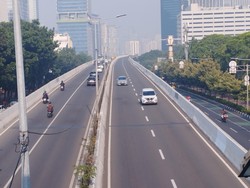 Masih Ada Pemotor Nekat Masuk JLNT Casablanca Meski Ada Rambu Larangan