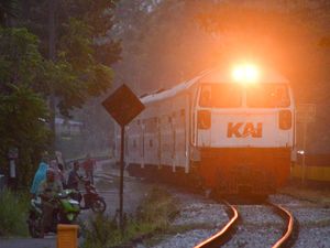 Pemotor Tewas Tertabrak Kereta Bandara di Pelintasan Sebidang Bantul Pemotor Tewas Tertabrak Kereta Bandara di Pelintasan Sebidang Bantul